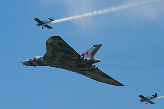 Avro Vulcan and RV8tors
