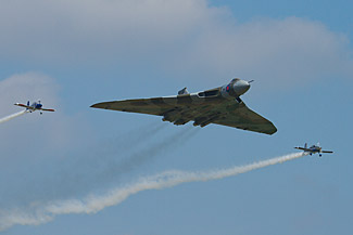Avro Vulcan and RV8tors