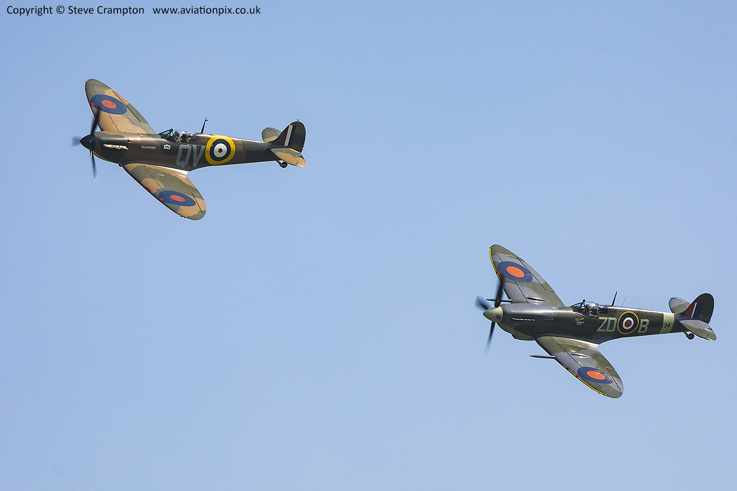 Spitfires Mk.1a and Mk.IX